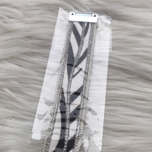 Cowhide magnetic Bracelet - Picture 7 of 8